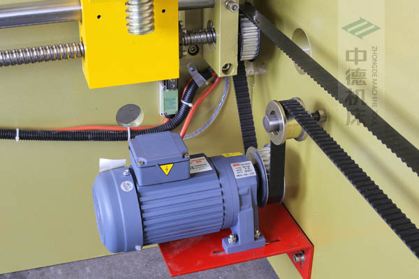 ZDP-4022強(qiáng)扭矩電機(jī)，后退料迅速，鋼絲同步帶精確更靜音.jpg