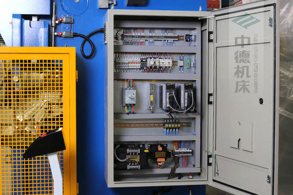 ZDPK-10032采用法國(guó)進(jìn)口施耐德元?dú)饧?，穩(wěn)定耐用壽命長(zhǎng)