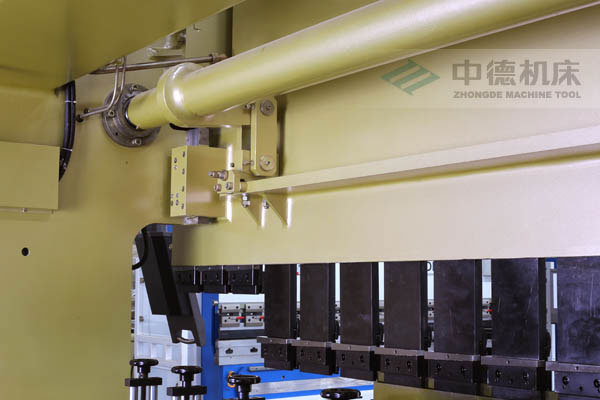 ZDPK-10032配有中德公司最新型扭軸同步裝置，強(qiáng)度高，能調(diào)節(jié)，專利技術(shù)