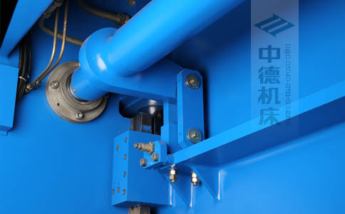 ZDPK-6325配有中德公司最新型扭軸同步裝置，強(qiáng)度高，能調(diào)節(jié)，專(zhuān)利技術(shù).jpg
