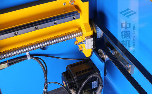 ZDPK-20032X軸配有滾珠絲桿及直線導軌，大功率伺服電機，鋼絲同步帶，能顯著提升X軸定位精度及速度 (2).jpg