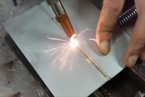 手持式激光焊接機(jī)與傳統(tǒng)焊接機(jī)比有什么優(yōu)勢？